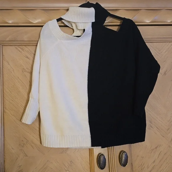 Shein size medium colorblock cold shoulder turtleneck sweater - Picture 2 of 5